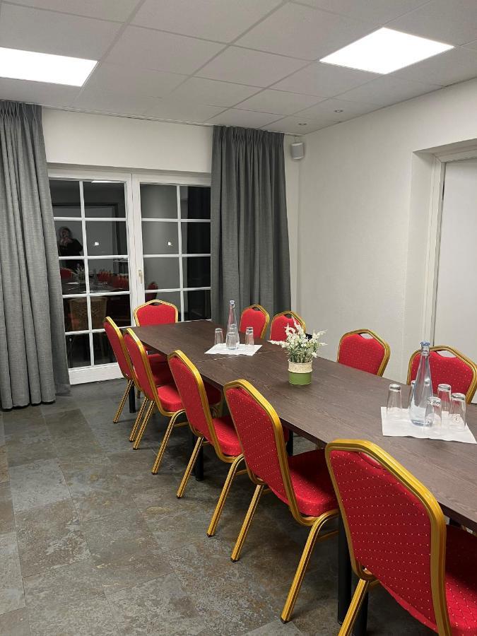 Landgasthof Zur Burg Grenzau ヘール・グレンツハウゼン エクステリア 写真
